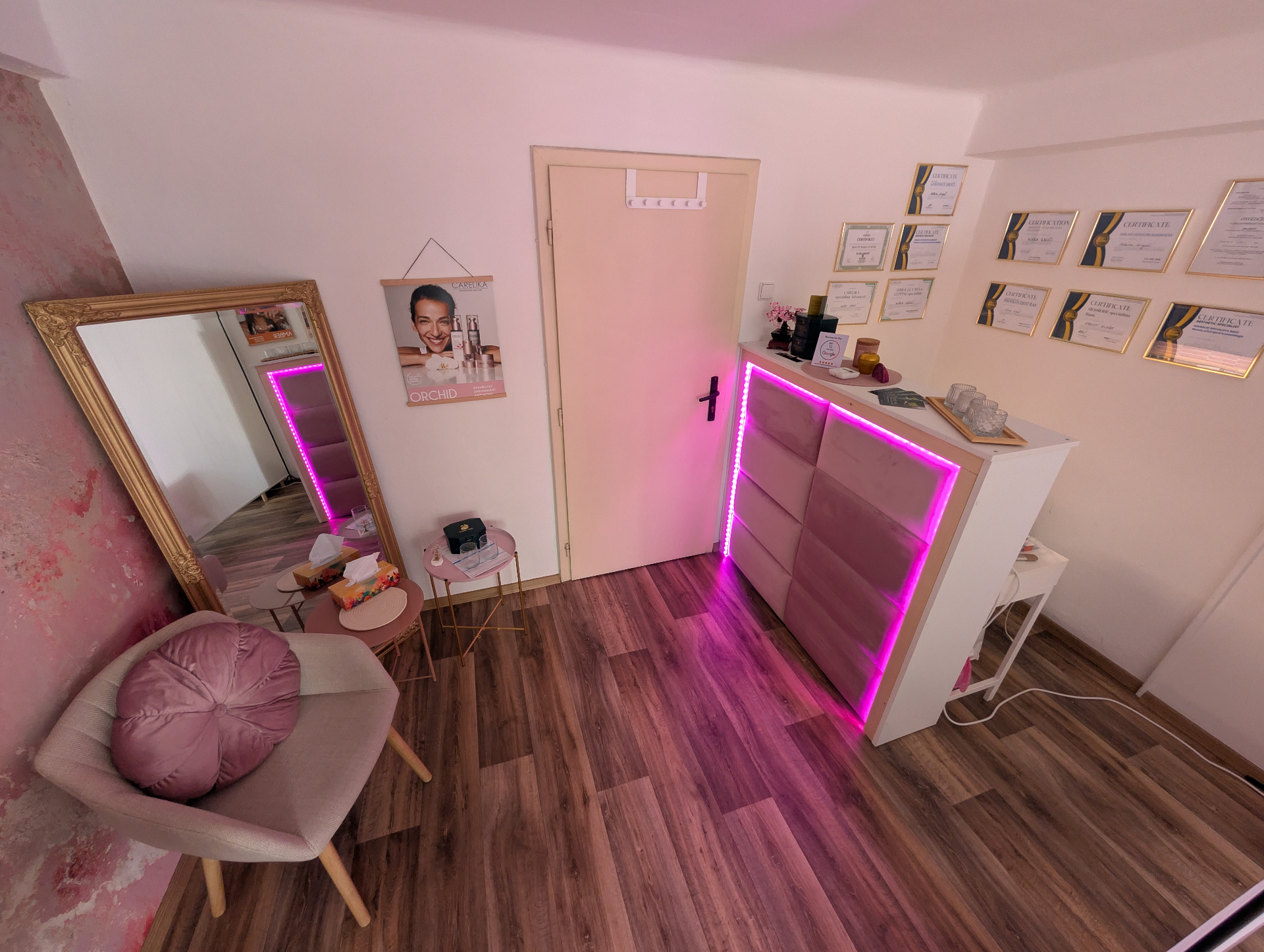 Pohodlné zázemí a útulný interiér PINK salonu v Dačicích